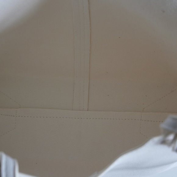 Neiman Marcus White Shoulder Bag - Picture 4 of 11